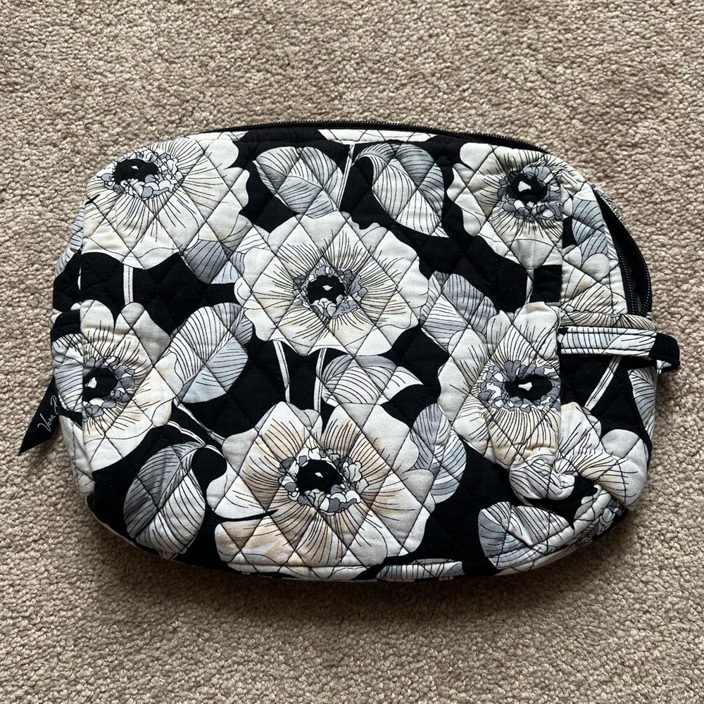 vera bradley cosmetic bag | black & white floral pattern - Picture 6 of 6